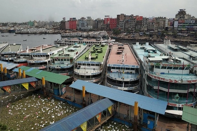 নৌযান শ্রমিক ধর্মঘটে দুর্ভোগে লঞ্চ যাত্রীরা