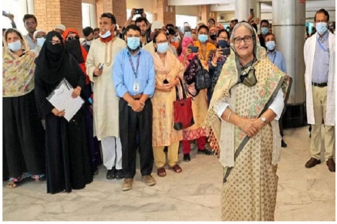 হাসপাতালে সাধারণ রোগীদের মতো চিকিৎসা নিলেন প্রধানমন্ত্রী