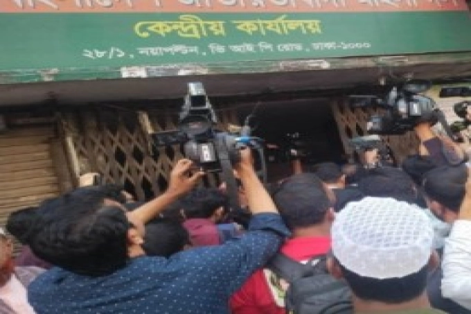 বিএনপির কেন্দ্রীয় কার্যালয় খুলে দিল পুলিশ