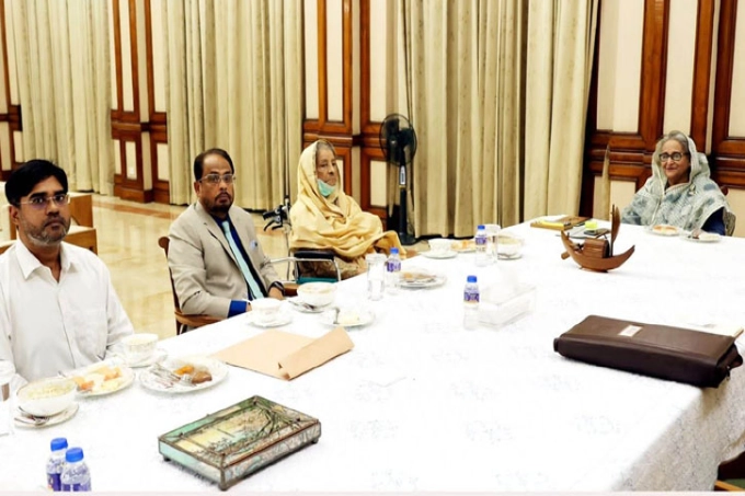 প্রধানমন্ত্রীর সঙ্গে জাতীয় পার্টির দুই নেতার সাক্ষাৎ