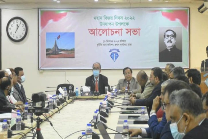 দুর্নীতি দমনে সবাইকে সঠিকভাবে কাজ করতে হবে: দুদক চেয়ারম্যান