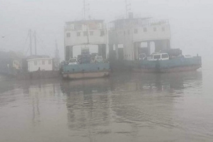 ঘন কুয়াশায় ৩ নৌরুটে ফেরি চলাচল বন্ধ