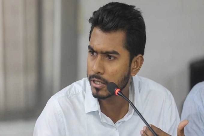 লাইভে অসত্য তথ্য দিয়ে ফেঁসে যাচ্ছেন ভিপি নুর