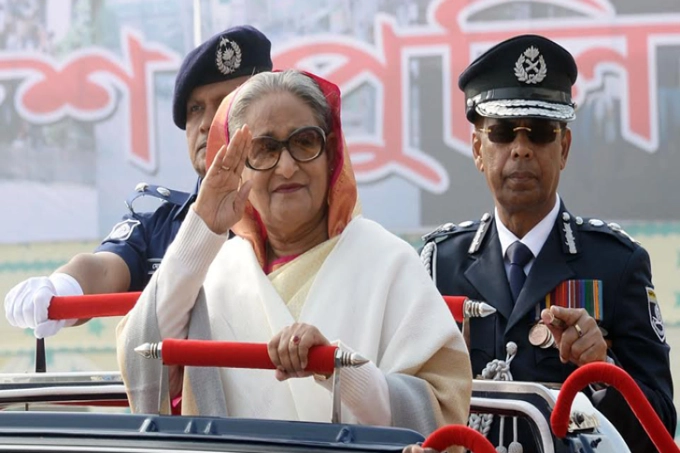 পুলিশ সপ্তাহের প্যারেড পরিদর্শন করলেন প্রধানমন্ত্রী