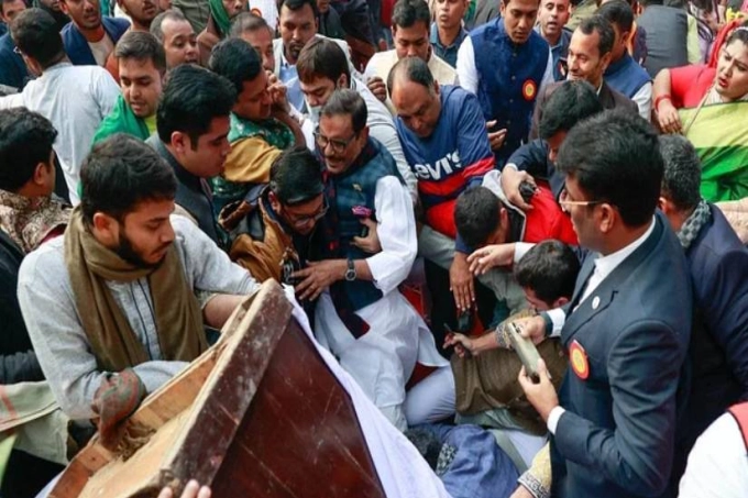 মঞ্চ ভেঙে আহত সকলের প্রতি ছাত্রলীগের সমবেদনা