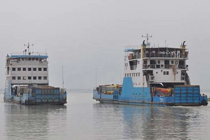 দৌলতদিয়া-পাটুরিয়ায় ফেরি চলাচল স্বাভাবিক