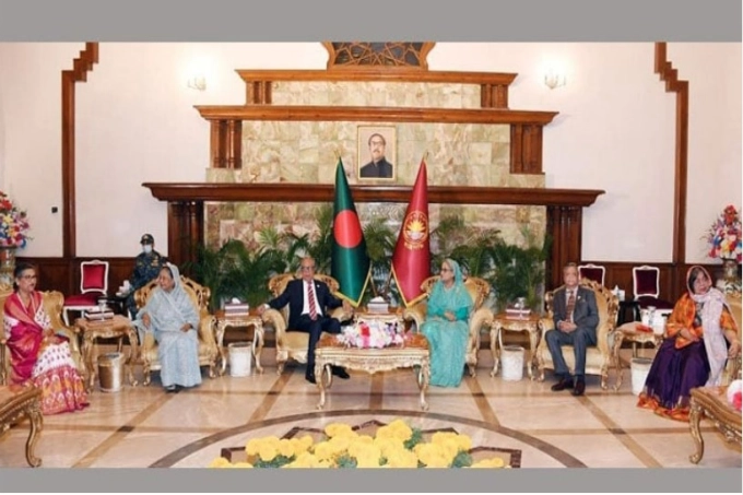 রাষ্ট্রপতির সঙ্গে প্রধানমন্ত্রী, নবনির্বাচিত রাষ্ট্রপতির সাক্ষাৎ
