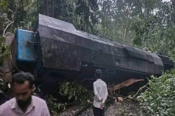 ট্রেন লাইনচ্যুত, সিলেটের সঙ্গে রেল যোগাযোগ বন্ধ