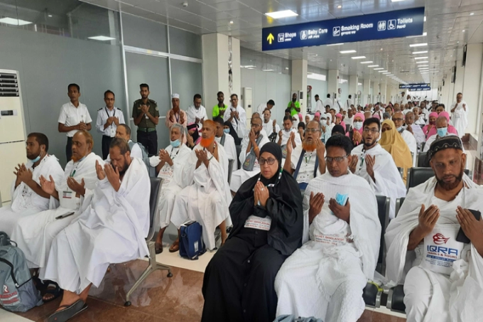 প্রথম হজ ফ্লাইট ৪১৯ যাত্রী নিয়ে চট্টগ্রাম ছেড়েছে