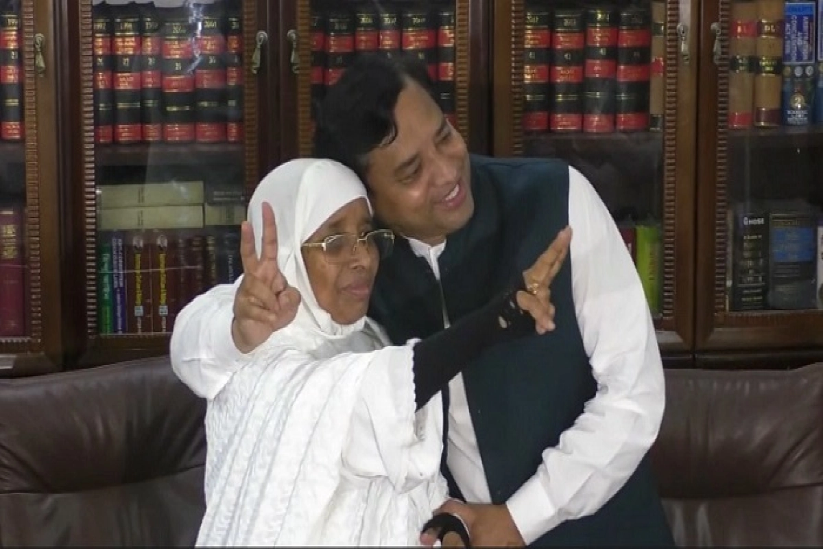 ছেলে জাহাঙ্গীরকে সঙ্গে নিয়ে নগর উন্নয়নে কাজ করবেন জায়েদা