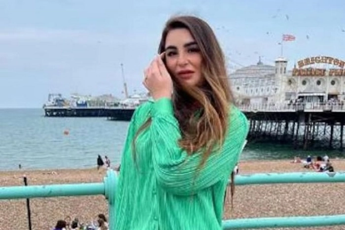 মাসে ৩০ কোটি টাকার শপিং করেন যে নারী!