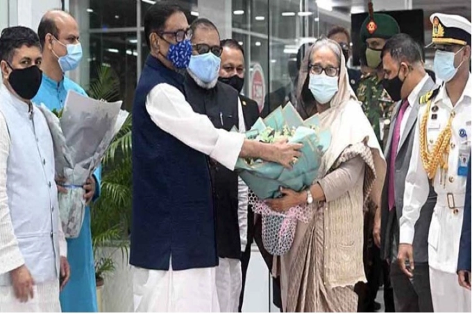 সুইজারল্যান্ড সফরশেষে দেশে ফিরেছেন প্রধানমন্ত্রী