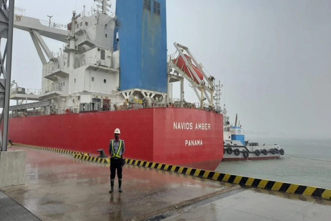 কয়লা নিয়ে মাতারবাড়ী বন্দরে আরেক জাহাজ