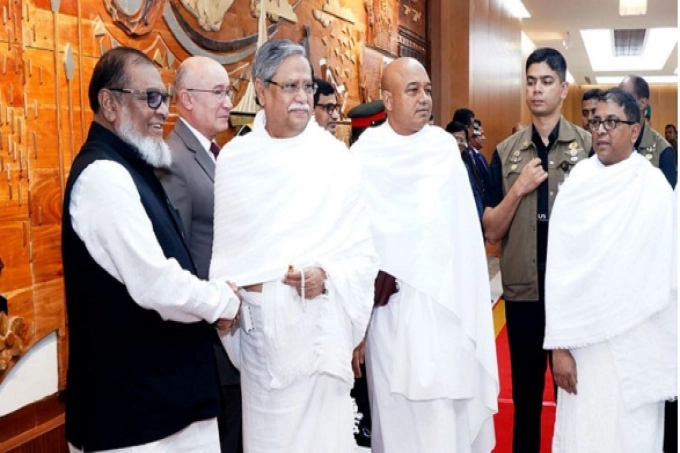 রাজকীয় অতিথি হিসেবে হজে গেলেন রাষ্ট্রপতি