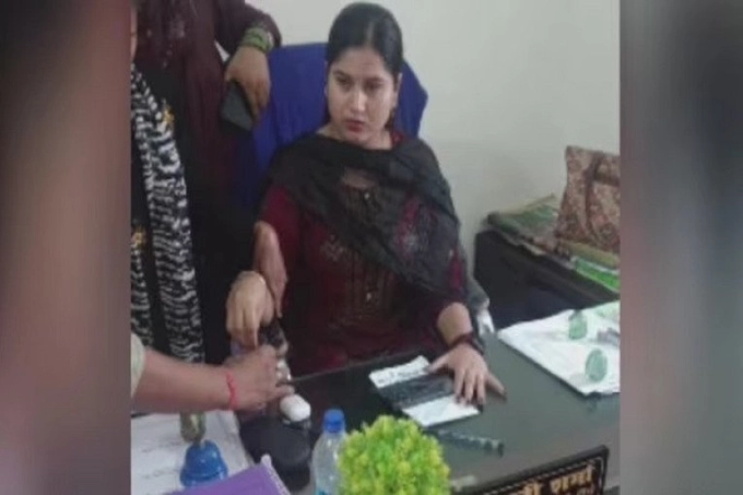 কর্মস্থলে যোগ দিয়েই ঘুষ গ্রহণ, হাতেনাতে গ্রেফতার সরকারি কর্মকর্তা