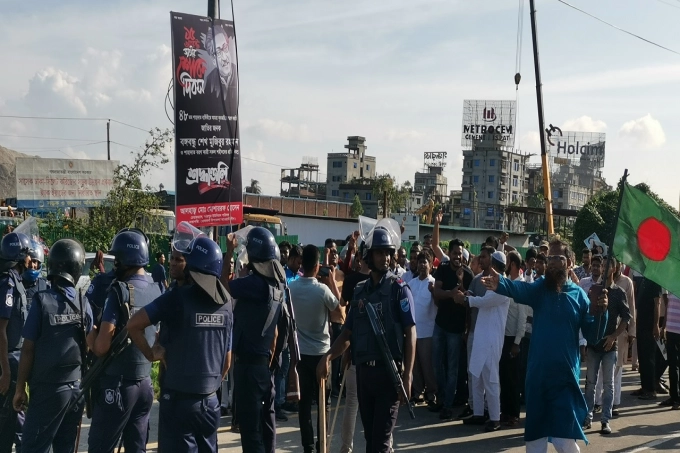 সোনারগাঁয়ে পুলিশ-বিএনপি সংঘর্ষে আহত অর্ধশত