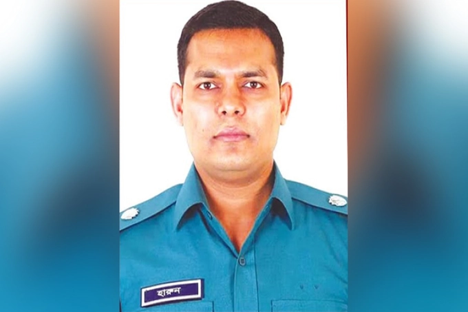 কেন্দ্রীয় ছাত্রলীগের দুই নেতাকে পেটালেন এডিসি হারুন