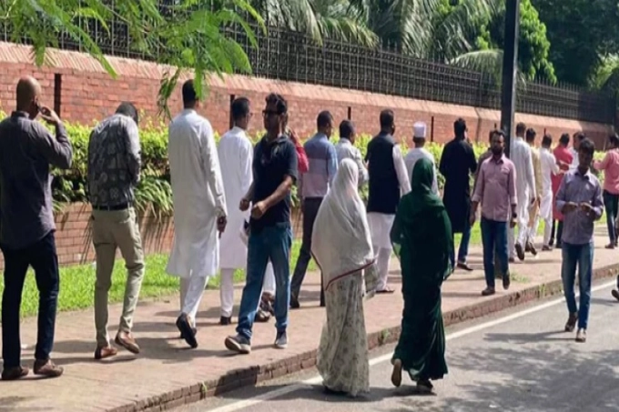 ২৫২ প্রতিষ্ঠানকে শেয়ারবাজারে আসতে সহায়তা করবে ডিএসই