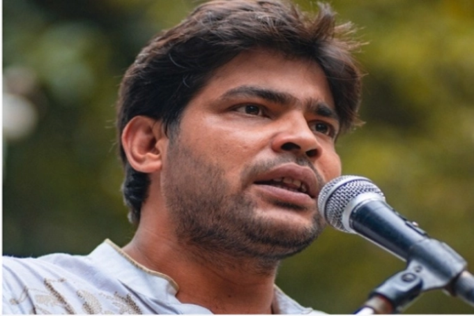 মা-বোনকে অজ্ঞান করে ছাত্র ইউনিয়ন সভাপতির বাড়িতে লুটপাট
