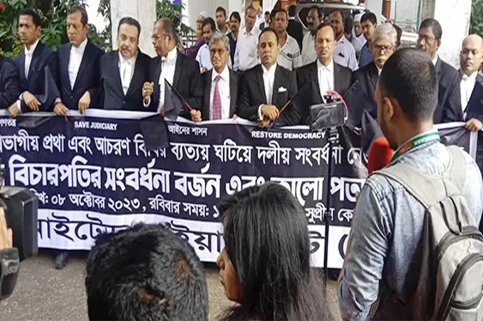 প্রধান বিচারপতির সংবর্ধনা বর্জন করে সুপ্রিমকোর্টে বিক্ষোভ