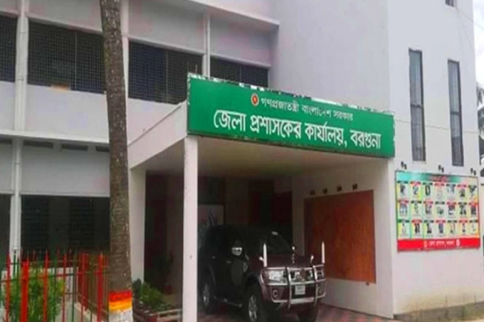সাবেক ডিসির সঙ্গে নারীর ভিডিও ভাইরাল, ৫ কোটি টাকা ক্ষতিপূরণ দাবি