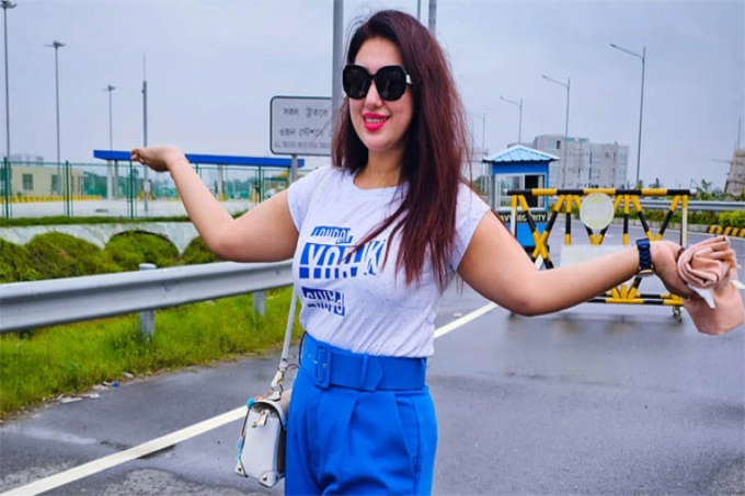 ‘ওনার নাম নিতে আমার ব্যক্তিত্বে বাঁধে’