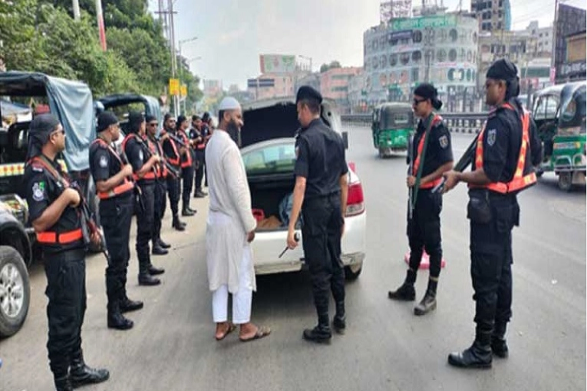 রাজধানীর প্রবেশমুখে আইনশৃঙ্খলা বাহিনীর তল্লাশি