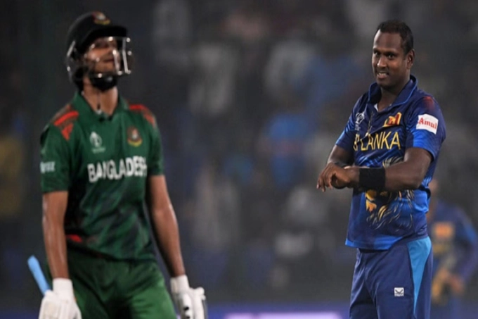 সাকিবকে পাথর ছুড়ে মারার হুমকি