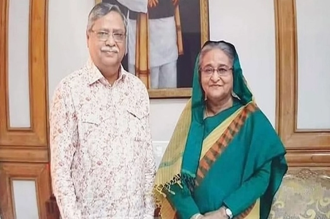 শিখা অনির্বাণে রাষ্ট্রপতি ও প্রধানমন্ত্রীর শ্রদ্ধা
