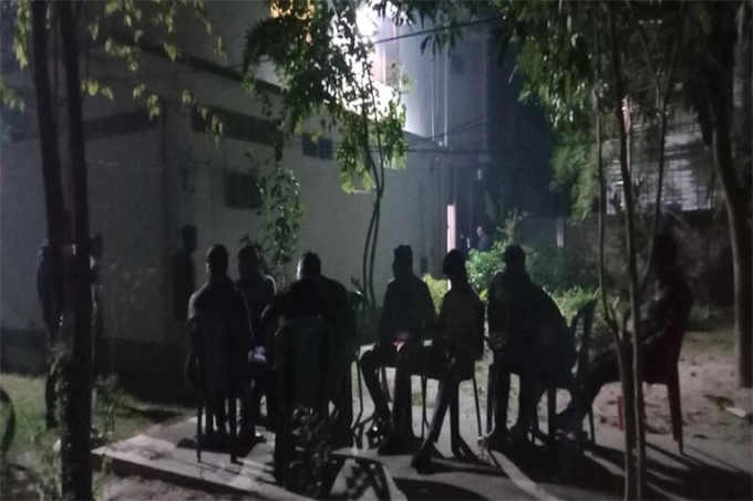 হঠাৎ সাকিবের বাড়ির সামনে পুলিশি পাহারা