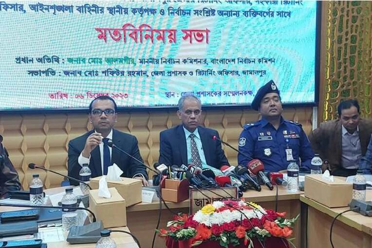 বিদেশিদের চাপ প্রসঙ্গে যা বললেন ইসি আলমগীর