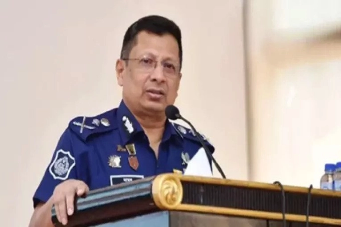 ‘ইসির নির্দেশনায় সন্ত্রাসী ও অবৈধ অস্ত্রধারীদের বিরুদ্ধে অভিযান চলছে’