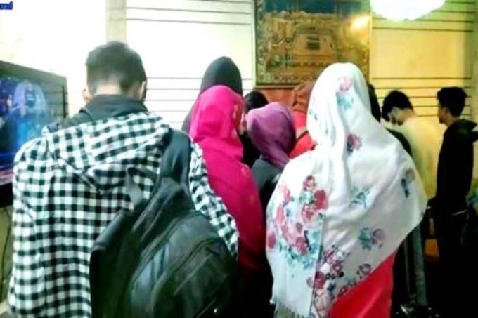 রাজশাহীতে আবাসিক হোটেল থেকে ২২ শিক্ষার্থী আটক