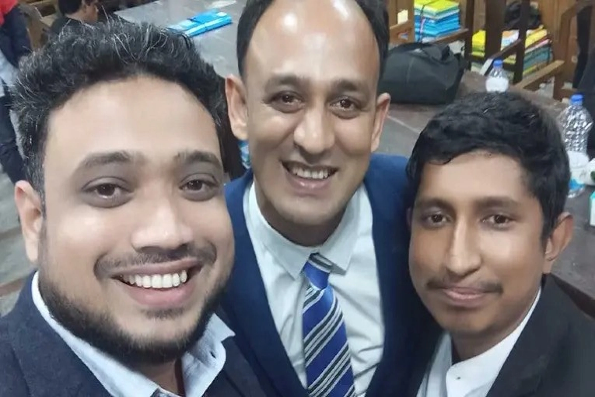 শপথ করেই বিমানবন্দরে ছুটলেন ব্যারিস্টার সুমন