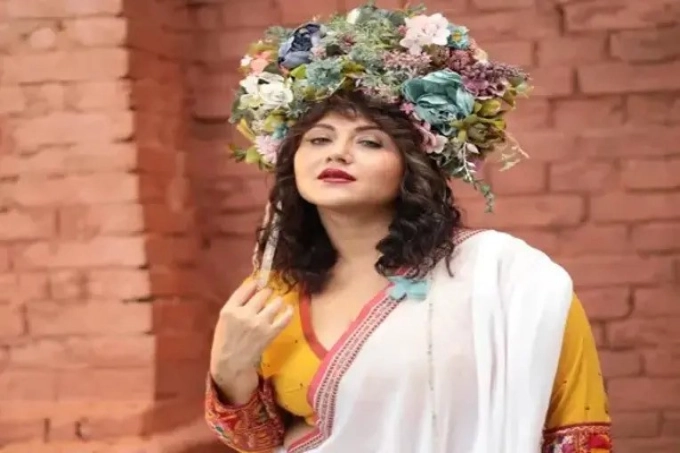 গণমাধ্যমের ওপর ক্ষোভ ঝাড়লেন স্বস্তিকা