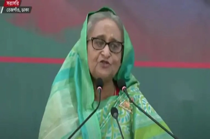 বউদের শাড়িগুলো পুড়িয়ে দিলে বুঝব সত্যিকারের পণ্য বর্জন করেছেন: প্রধানমন্ত্রী