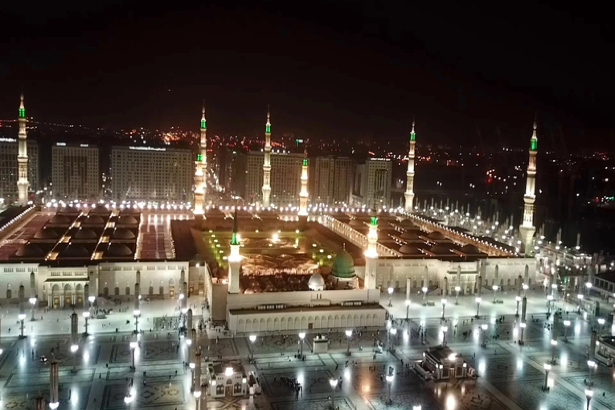 মসজিদে নববীর ছাদে ৯০ হাজার মুসল্লির নামাজের সুযোগ