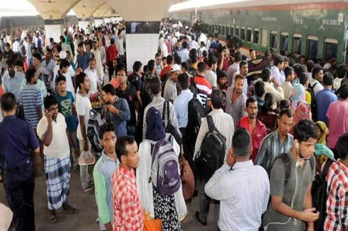 ঈদযাত্রার শুরুতেই ট্রেনের শিডিউল বিপর্যয়