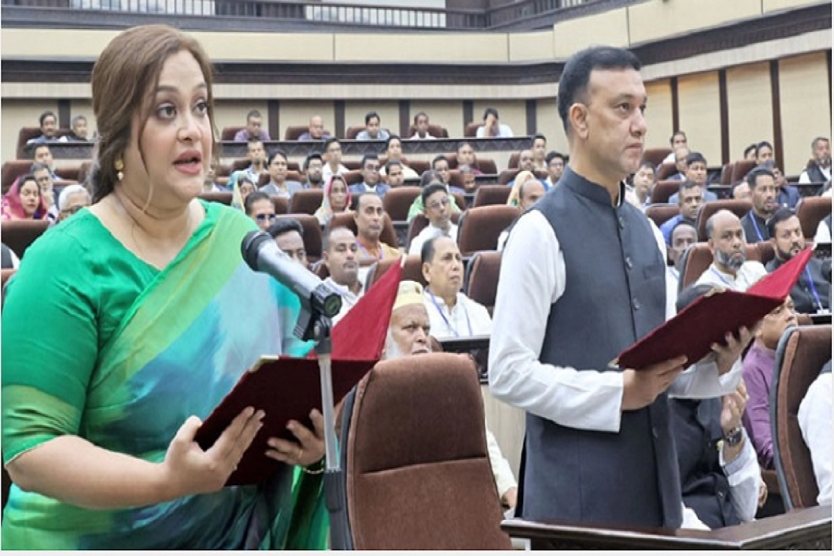 শপথ নিলেন ময়মনসিংহ ও কুমিল্লা সিটির মেয়র