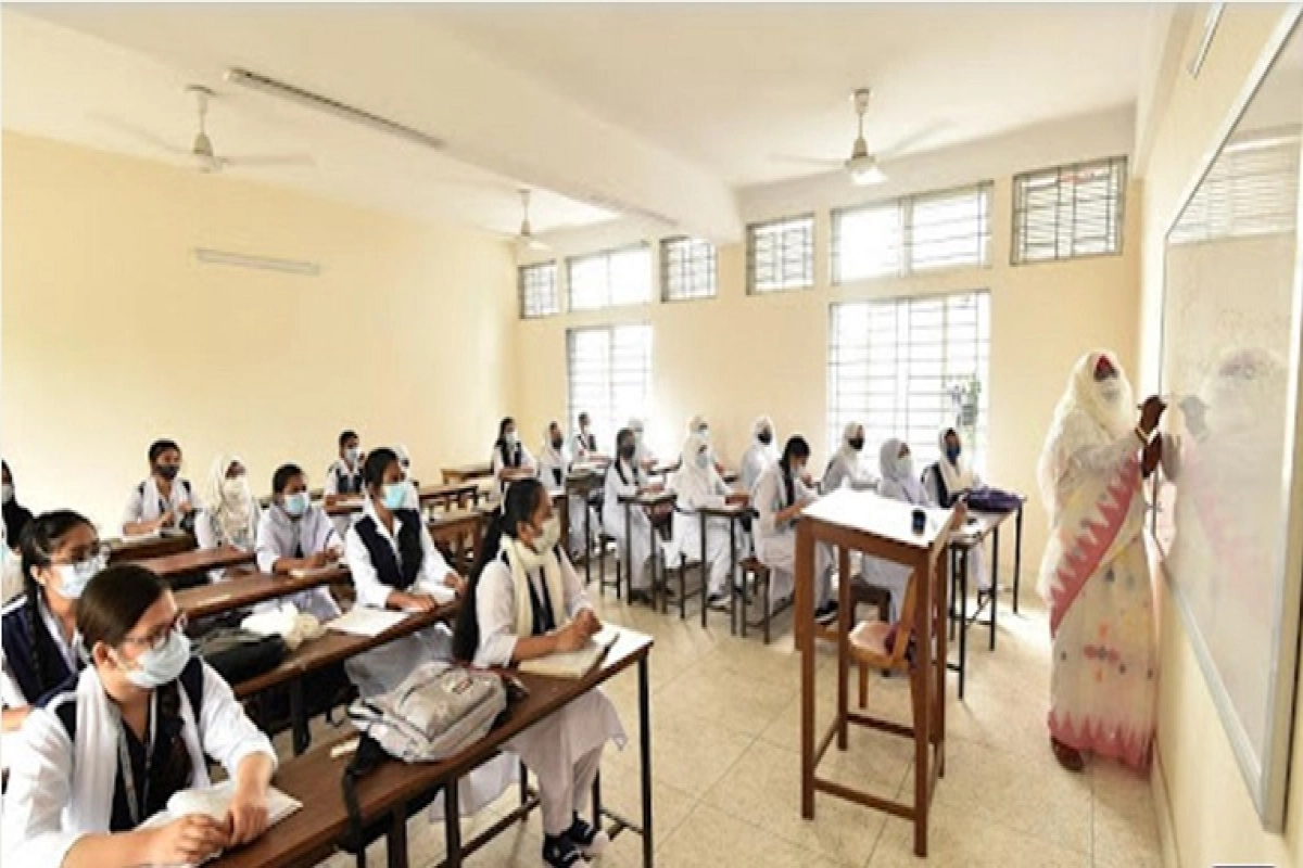 তাপমাত্রা ৪২ ডিগ্রির উপরে বাড়লে শিক্ষা প্রতিষ্ঠান বন্ধ হবে