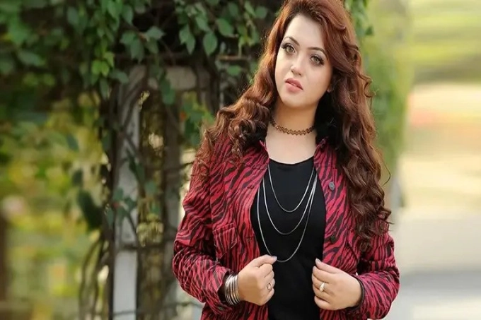 ঢাকার যানজট গায়িকা কর্ণিয়ার কারণে!