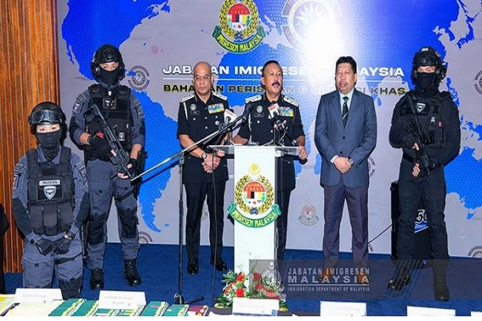 মালয়েশিয়ায় জাল পাসপোর্ট বিক্রির অভিযোগে আটক বাংলাদেশি