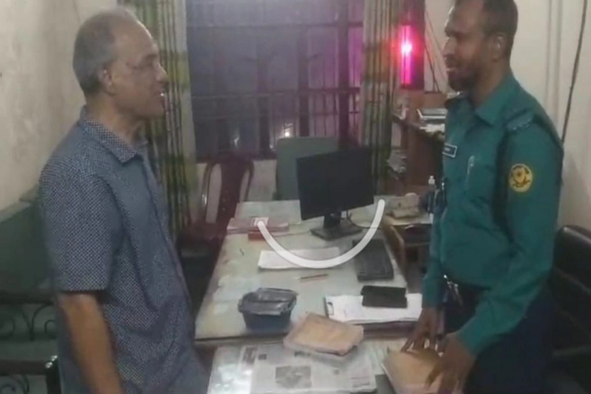 ভোরে আকস্মিকভাবে পুলিশের টহল কার্যক্রম পরিদর্শন করলেন স্বরাষ্ট্র উপদেষ্টা